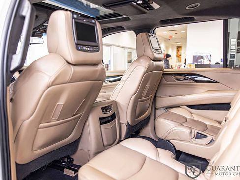 Used 2019 Cadillac Escalade ESV Platinum image 34