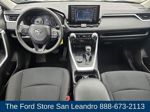 Used 2021 Toyota RAV4 LE AWD/4WD image 19