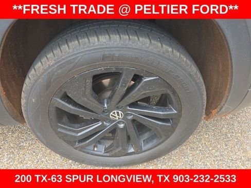Used 2023 Volkswagen Atlas SE w/ Black Wheel Package FWD image 8