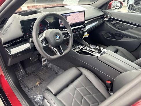 Used 2025 BMW 530i xDrive w/ M Sport Package AWD/4WD image 7