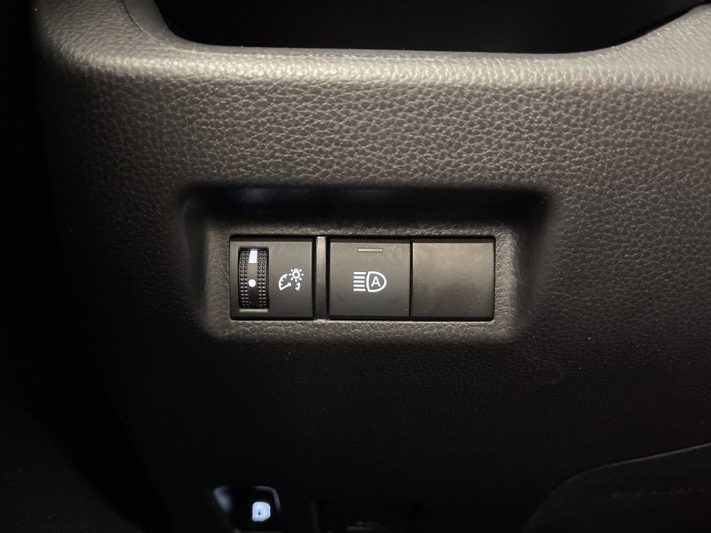 Certified 2025 Toyota RAV4 LE AWD/4WD image 28