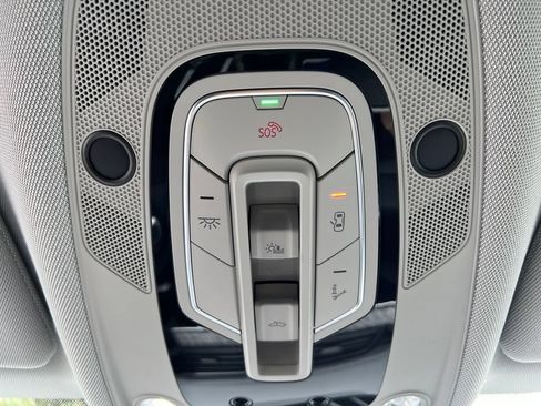 Used 2022 Audi e-tron Premium AWD/4WD image 31