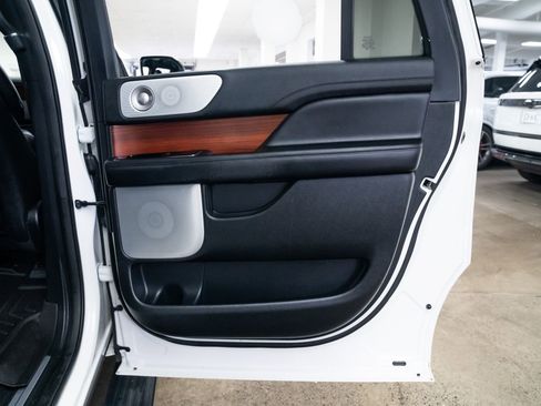 Used 2020 Lincoln Navigator L Reserve w/ Equipment Group 208A Reserve image 22