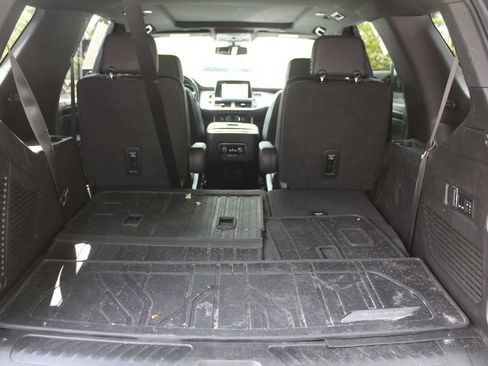 Used 2022 Chevrolet Tahoe LT w/ LT Signature Package RWD image 10