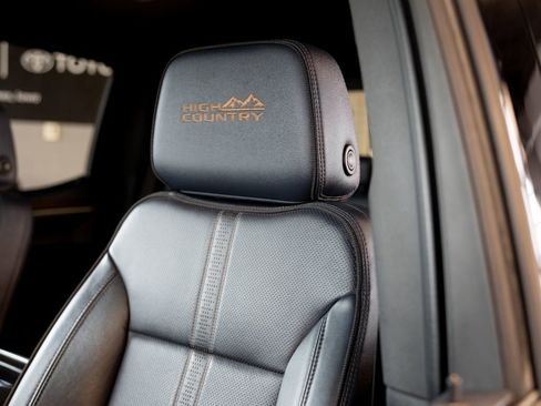 Used 2022 Chevrolet Silverado 1500 High Country w/ High Country Premium Package image 12