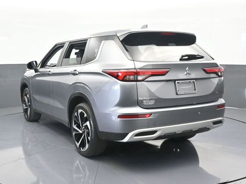 Used 2022 Mitsubishi Outlander SE image 4