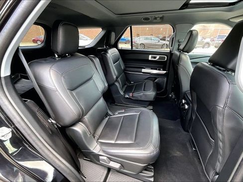 Used 2023 Ford Explorer XLT w/ Equipment Group 202A AWD/4WD image 26