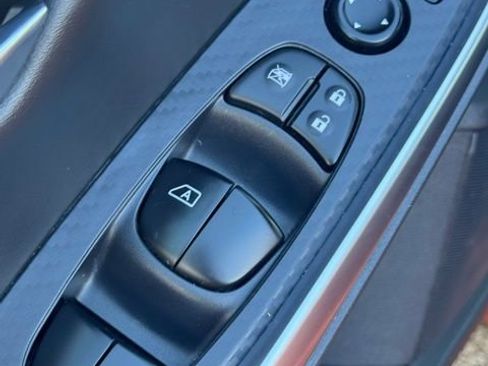 Used 2024 Nissan Sentra SR w/ SR Premium Package image 17