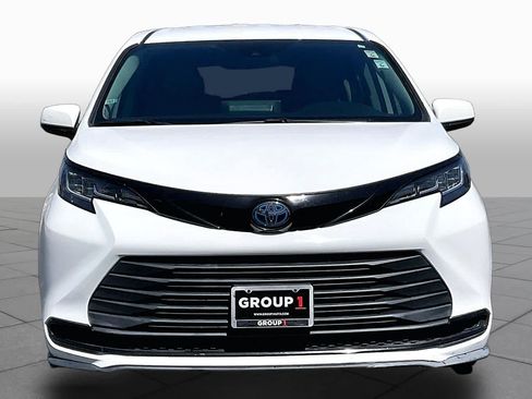 Certified 2022 Toyota Sienna LE FWD image 3