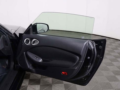 Used 2020 Nissan 370Z Coupe image 16