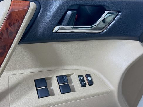 Used 2013 Toyota Highlander Limited FWD image 21