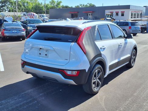 Used 2024 Kia Niro EX FWD image 4