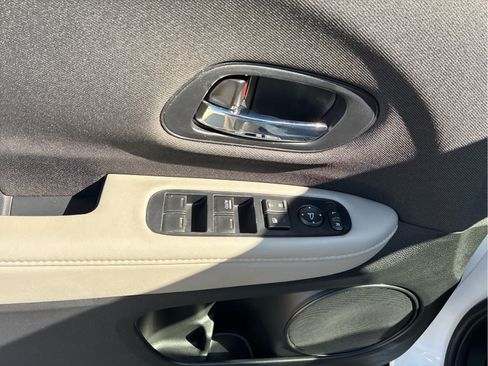 Used 2022 Honda HR-V LX image 5