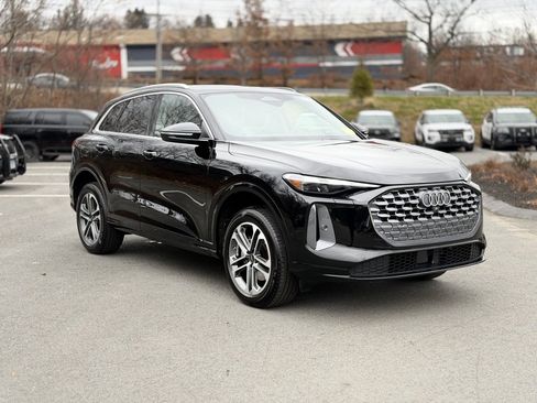 Certified 2025 Audi Q5 2.0T Premium w/ Convenience Package image 9