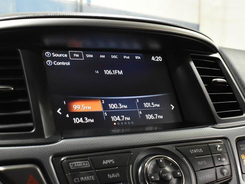 Used 2019 Nissan Pathfinder SL AWD/4WD image 18