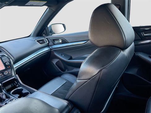 Used 2019 Nissan Maxima SR w/ Premium Package image 25