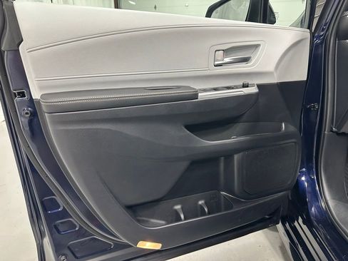 Used 2025 Toyota Sienna XSE image 8