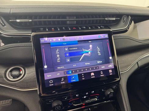 Used 2023 Jeep Grand Cherokee L Overland w/ Trailer Tow Group (B) image 17