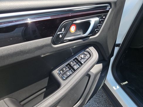 Certified 2021 Porsche Macan AWD/4WD image 26