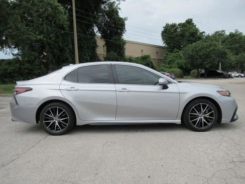 Used 2021 Toyota Camry SE FWD image 2