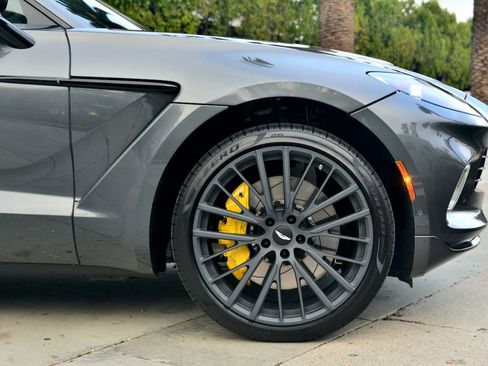 Used 2023 Aston Martin DBX image 4