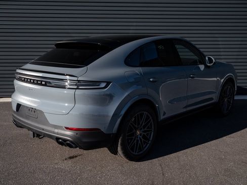 Certified 2025 Porsche Cayenne Coupe image 30