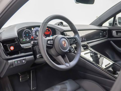 Certified 2025 Porsche Panamera 4 AWD/4WD image 4