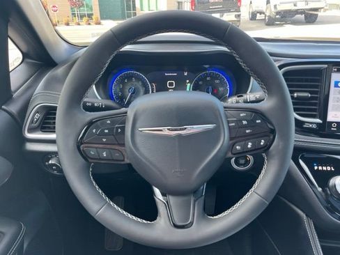 Used 2026 Chrysler Pacifica Limited w/ S Appearance Package FWD image 35