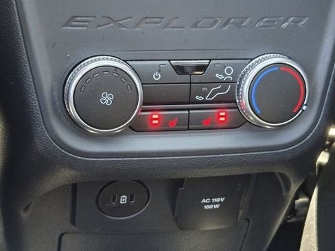 Certified 2025 Ford Explorer Platinum image 12
