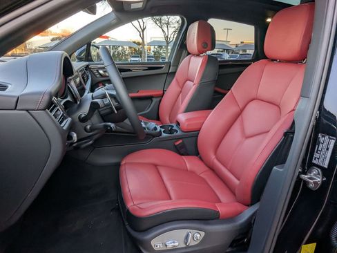 New 2026 Porsche Macan image 5