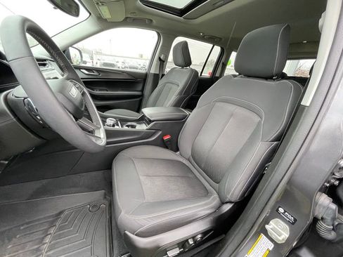 Used 2023 Jeep Grand Cherokee Laredo w/ Luxury Tech Group I image 17