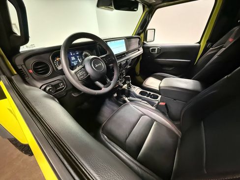 Used 2024 Jeep Wrangler Unlimited Rubicon AWD/4WD image 59