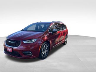 New 2026 Chrysler Pacifica Pinnacle video 2