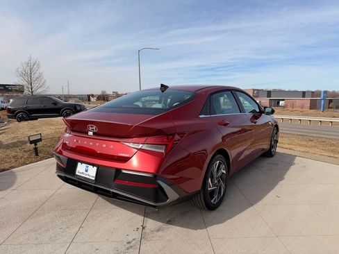 New 2025 Hyundai Elantra Limited image 9