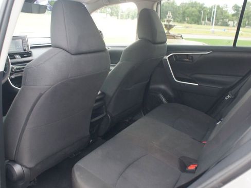 Used 2021 Toyota RAV4 LE FWD image 13