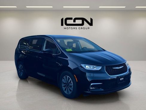 Used 2024 Chrysler Pacifica Select image 7