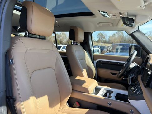 Used 2025 Land Rover Defender 110 S image 15