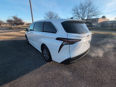Certified 2024 Toyota Sienna LE image 5
