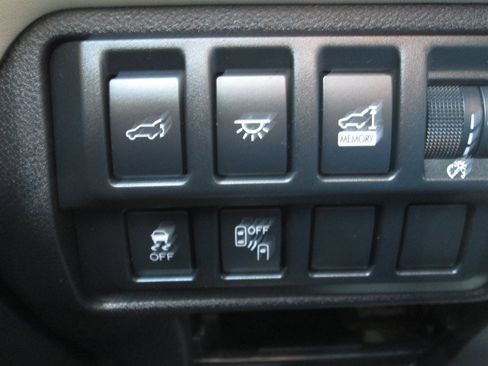 Used 2020 Subaru Ascent Limited w/ Technology Package image 16