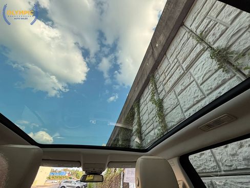 Used 2017 Land Rover Range Rover Evoque SE image 38