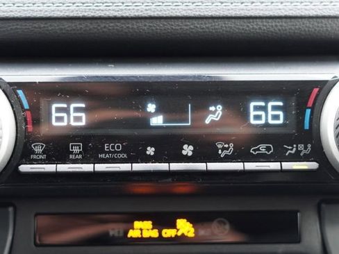 Used 2023 Toyota RAV4 XLE Premium image 30