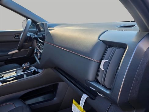 New 2026 Nissan Pathfinder SV image 18