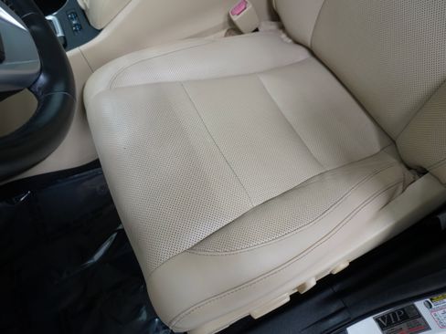 Used 2015 Toyota Highlander Limited image 11