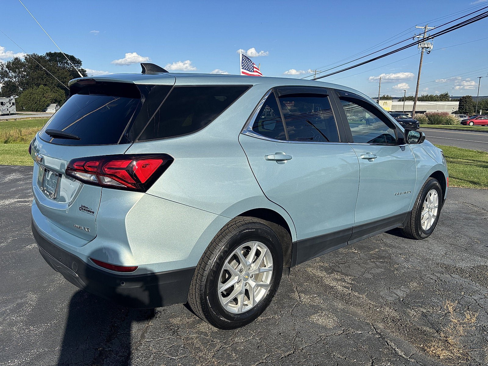 Used 2022 Chevrolet Equinox LT AWD/4WD image 2