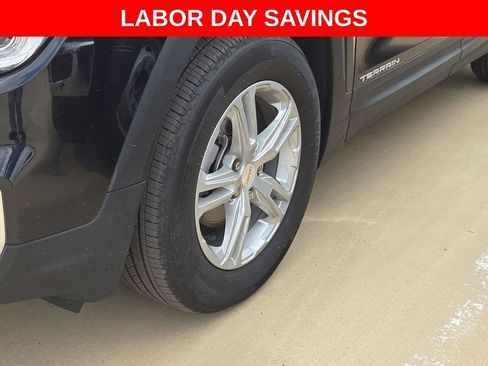 Used 2024 GMC Terrain SLE w/ Driver Convenience Package FWD image 14