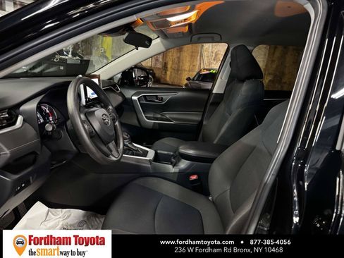 Used 2023 Toyota RAV4 LE AWD/4WD image 17