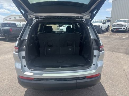 New 2025 Jeep Grand Cherokee L Laredo image 6