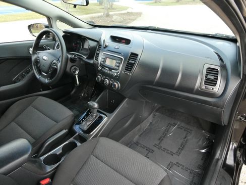 Used 2017 Kia Forte LX FWD image 28