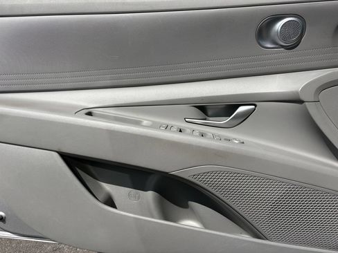 Used 2024 Hyundai Elantra SEL FWD image 15
