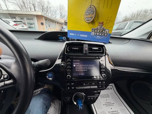 Used 2020 Toyota Prius Prime XLE image 23